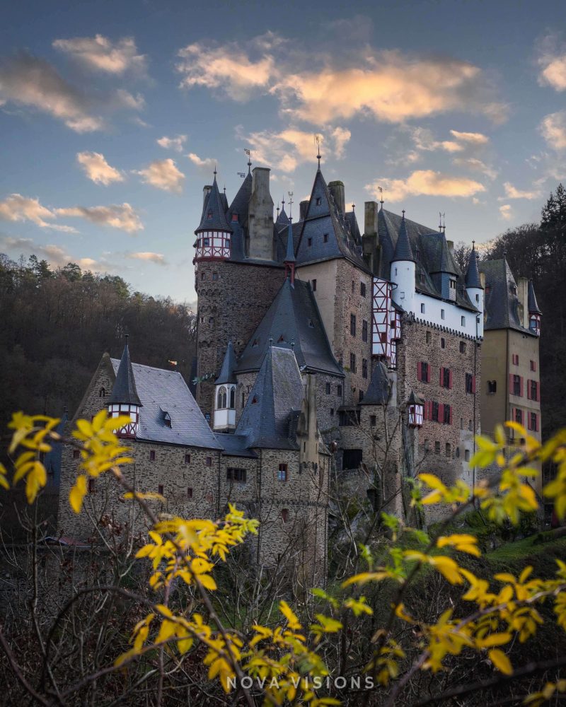 Burg Eltz eingerahmt