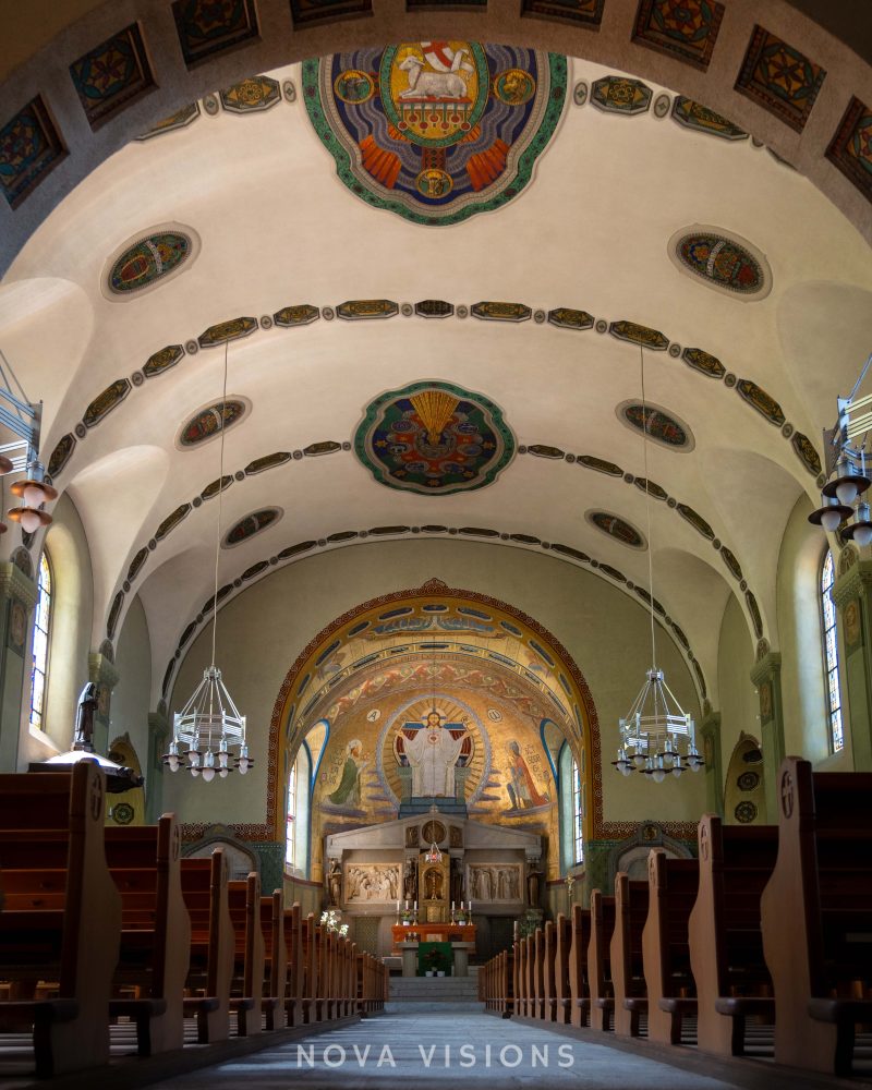 Katholische Pfarrkirche Herz Jesu von innen