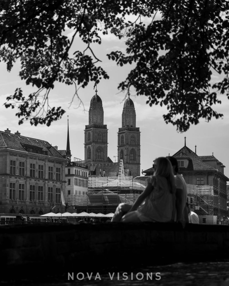 Pärchen vor dem Grossmünster