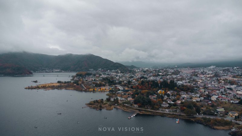 Der gigantische Mt. Fuji im Hintergrund komplett verhüllt