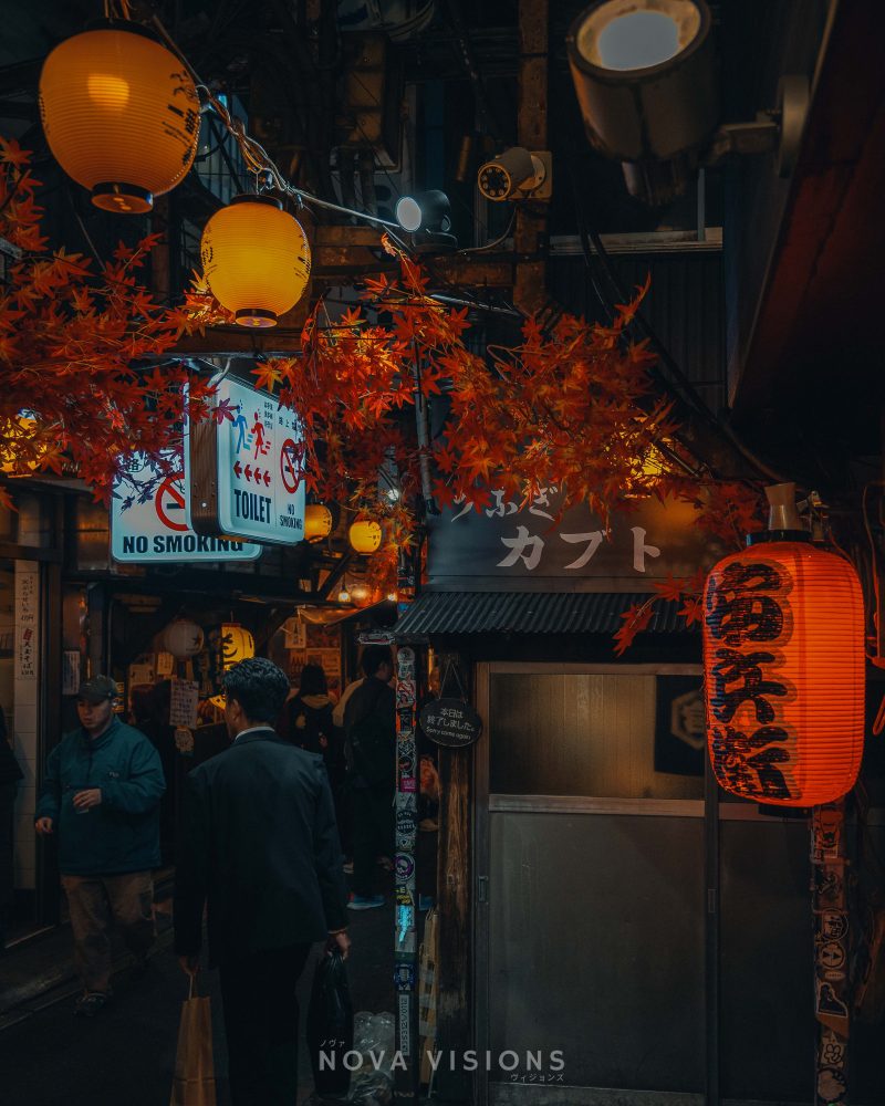 Eine winzige Gasse mit vielen Besuchern