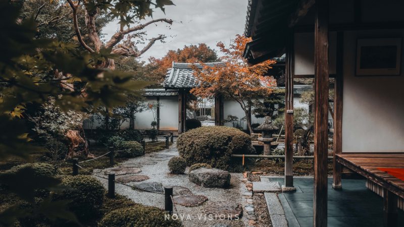 Im Herbst entfaltet der Tempel seine volle Pracht