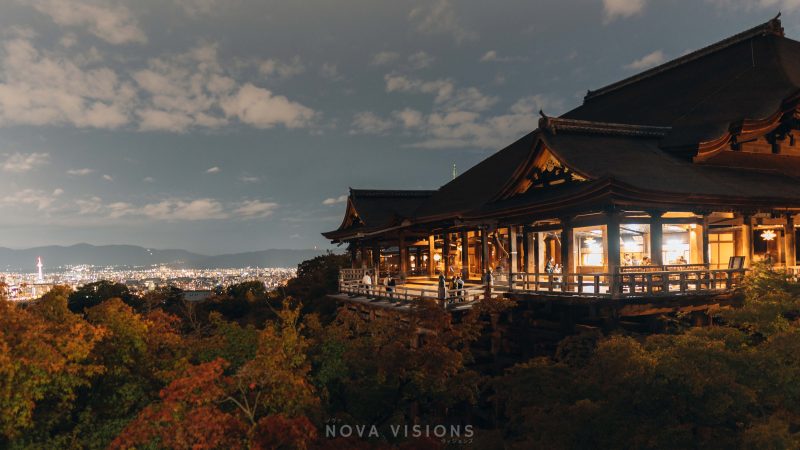 Kiyomizu-dera mit erstreckt sich über Kyoto