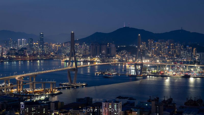 Busan Harbour Bridge im dunkeln