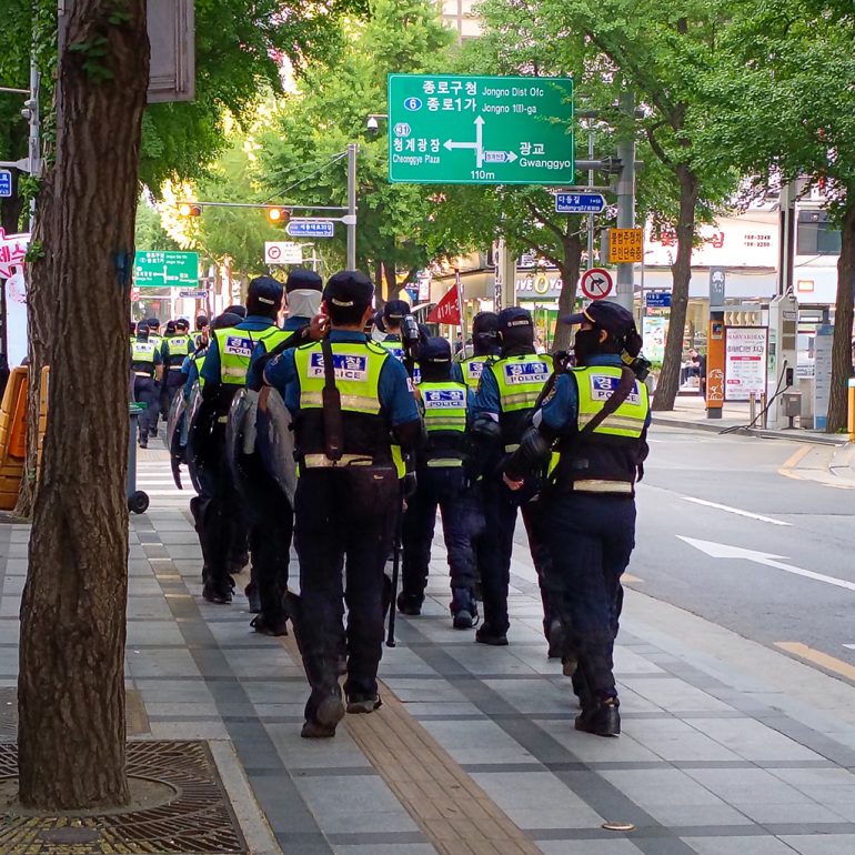 Polizei in Seoul bei einer Demonstration