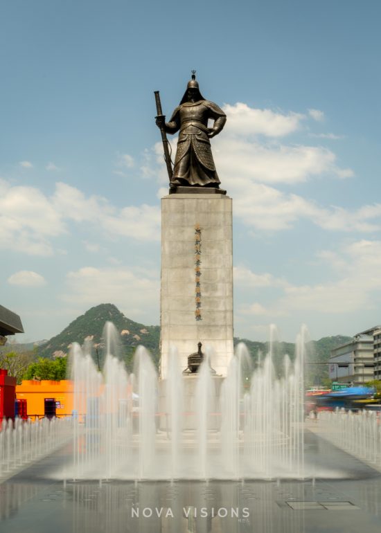 Statue von Admiral Yi Sun-sin