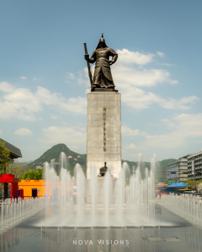 Statue von Admiral Yi Sun-sin